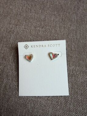 Kendra Scott Iridescent Heart Stud Earrings - gold Frame